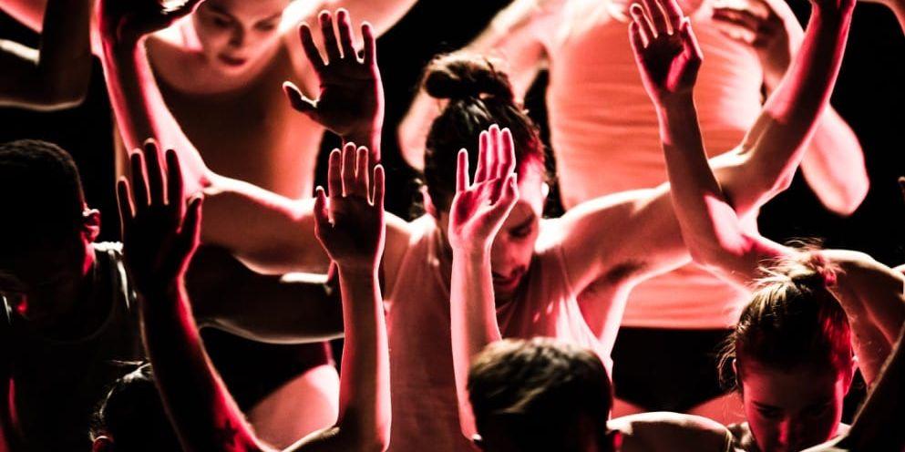 <strong>KROPPSUTTRYCK.</strong> Ohad Naharins dansverk Max med Göteborgsoperans danskompani är organisk rörelsekonst som tar hela den dansande kroppen i bruk. Foto: Mats Bäcker