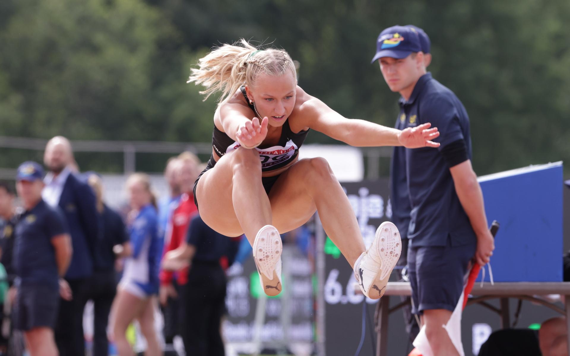 Maja Åskag under damernas final i längd under friidrotts-SM på Norrköpings friidrottsarena
