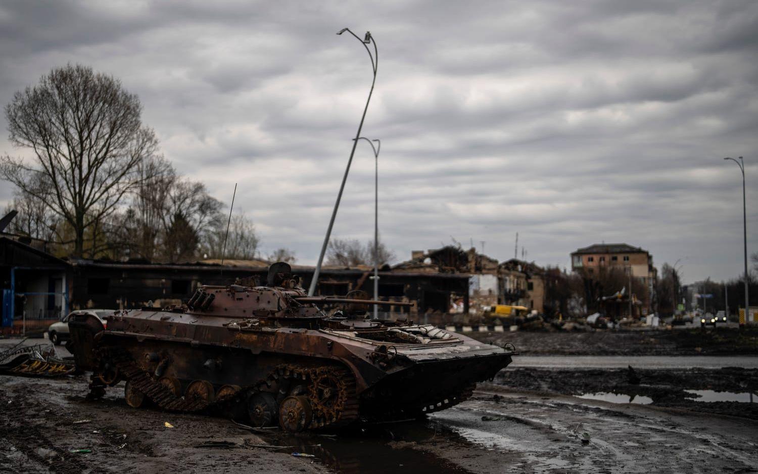 En förstörd stridsvagn i Borodyanka. Bilden togs i april 2022.