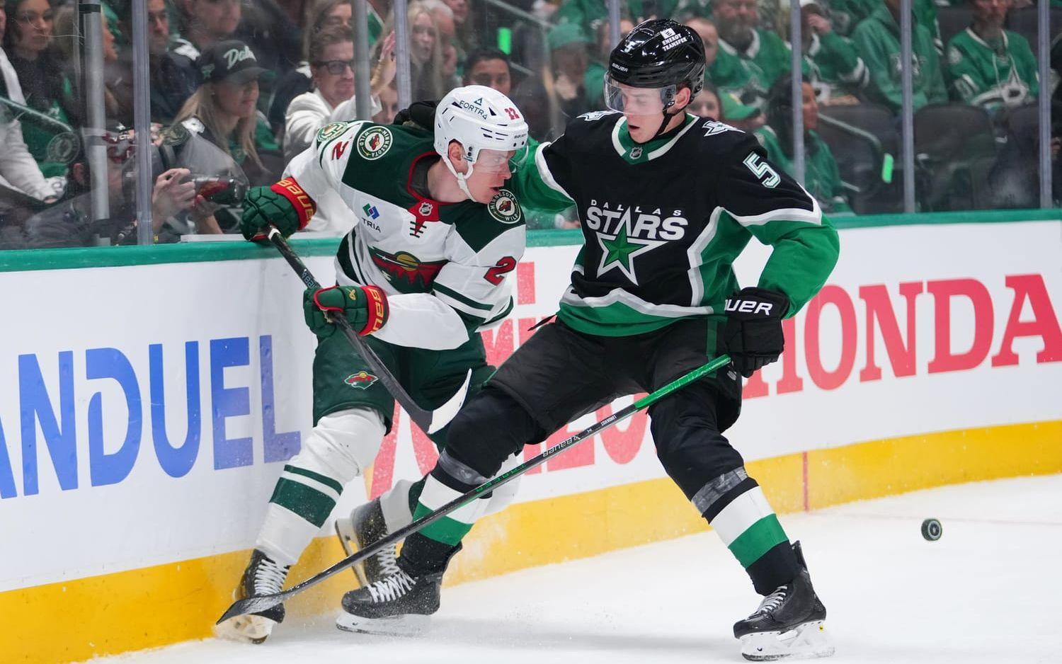 Nils Lundkvist, till höger, åkte på en skräckskada i Stanley Cup-slutspelet. Arkivbild.