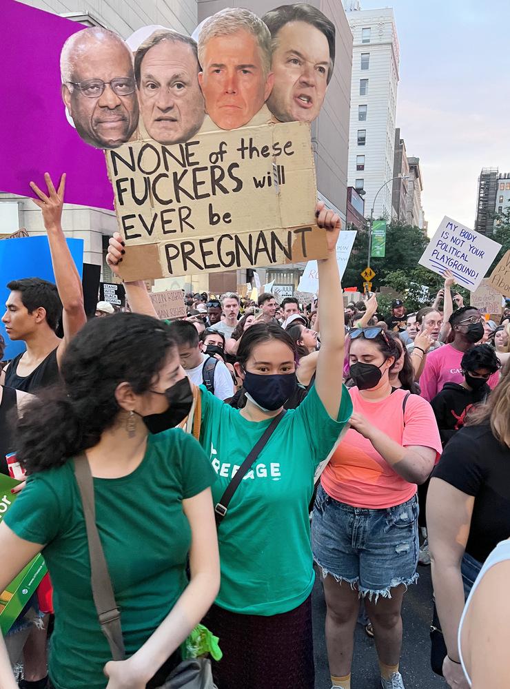 Demonstrationer mot abortbeslutet uppstod också på Union Square i Manhattan, New York.
