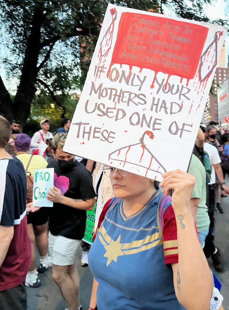 Demonstrationer mot abortbeslutet uppstod också på Union Square i Manhattan, New York.