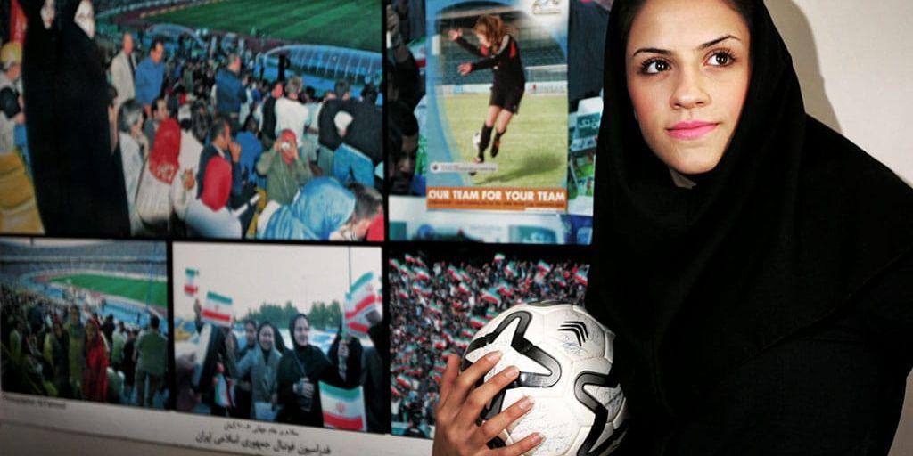 Svenska fotbollförbundet bör ta tillfället i akt och protestera mot diskriminering av iranska kvinnor och verka för att idrotten i Iran ska vara öppen för alla människor, skriver debattörerna.