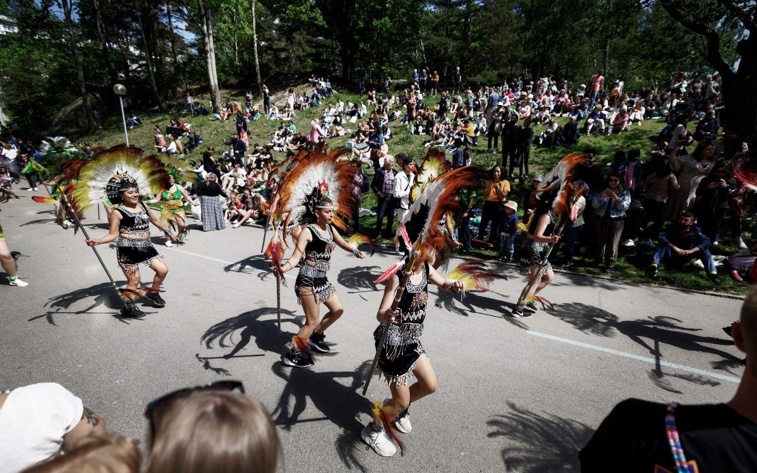 Många dansföreningar från Göteborg och hela Sverige deltog i folkfesten.