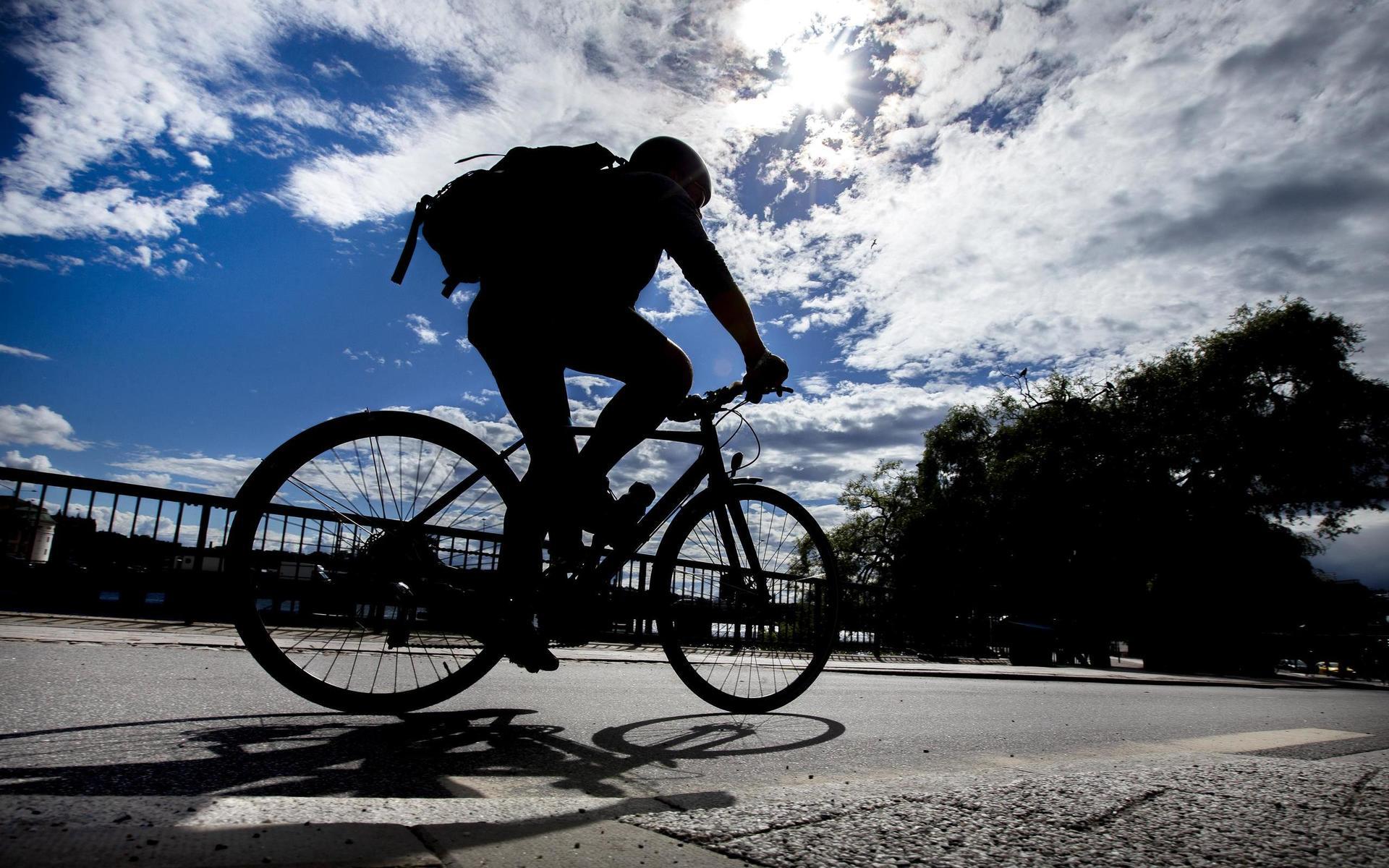 Smittskyddsläkaren i Västra Götaland uppmanar fler till att ta cykeln till skolan.