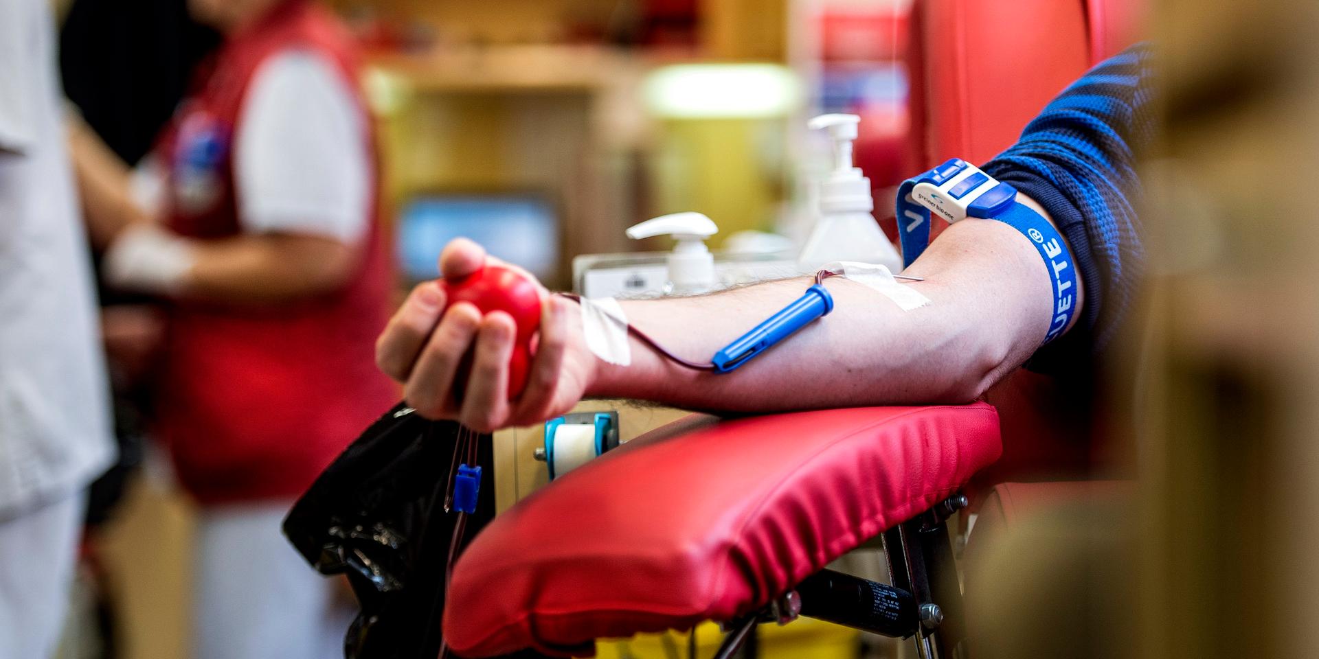 Friska blodgivare eftersöks – smittspridningen gör att många tvingas avboka.