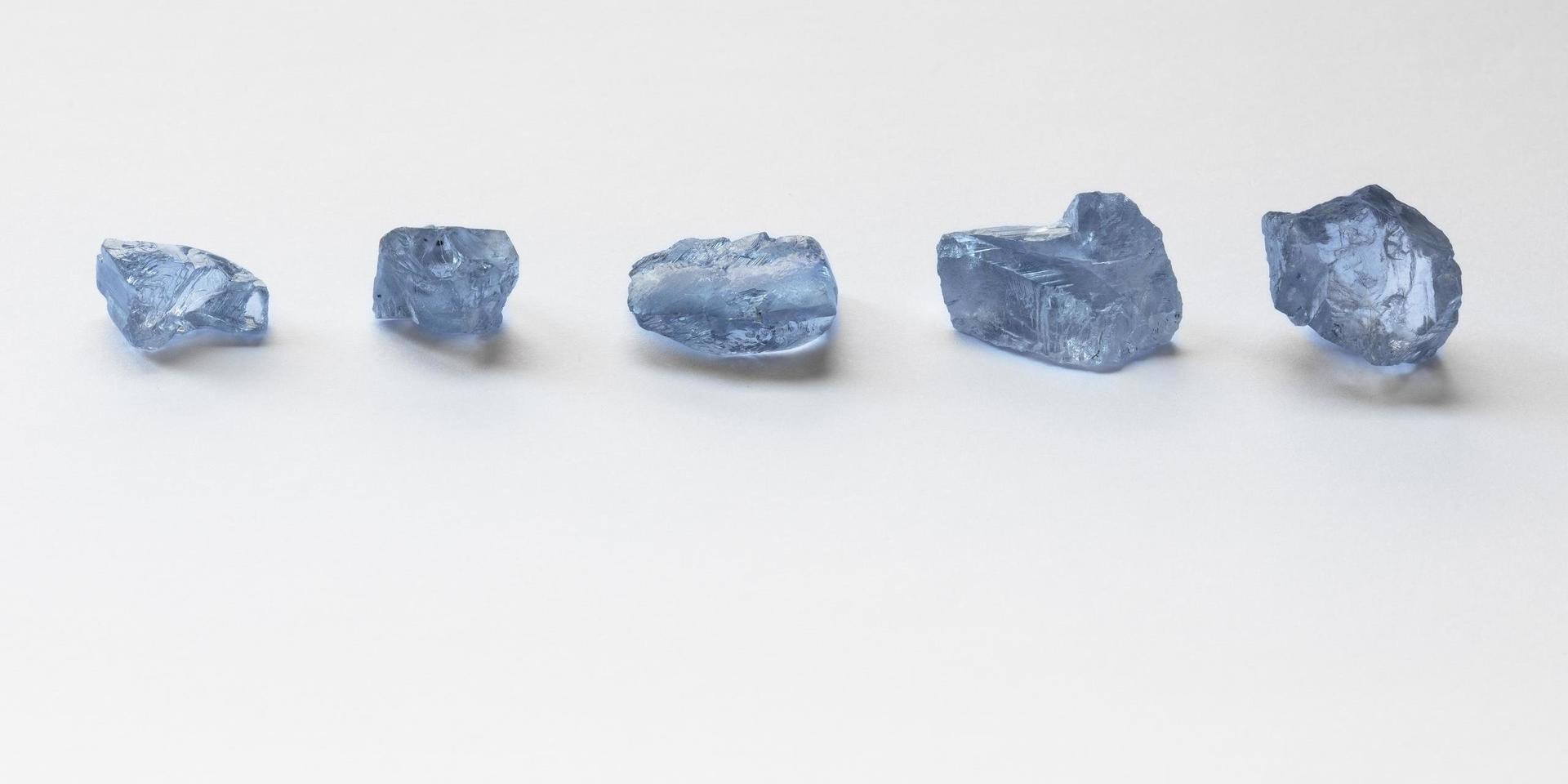 De fem blå diamanterna påträffades i Cullinangruvan öster om sydafrikanska Pretoria.