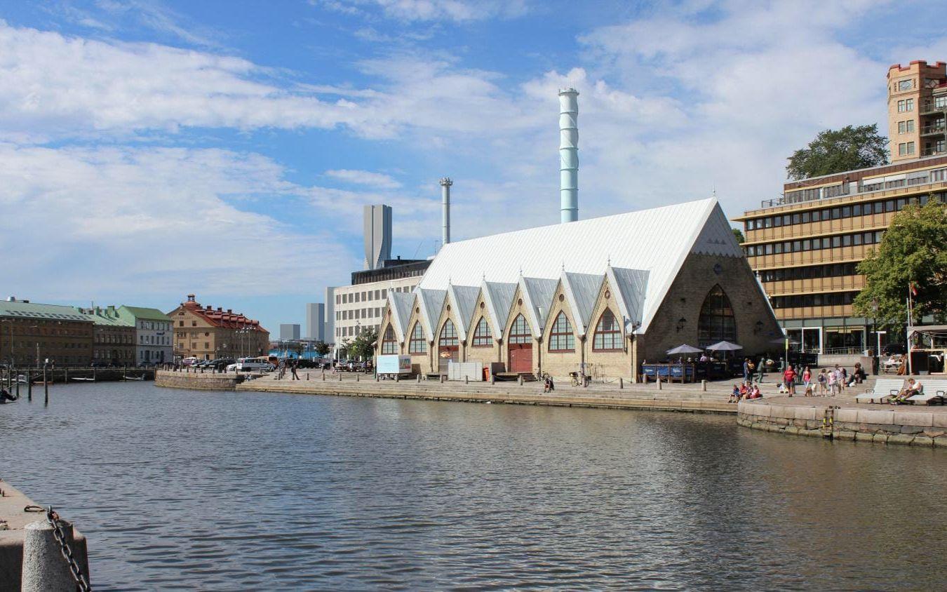 Två klassiska Göteborgsmonument, Feskekôrka och Karlatornet. Fotomontage: Stadsbyggnadskontoret