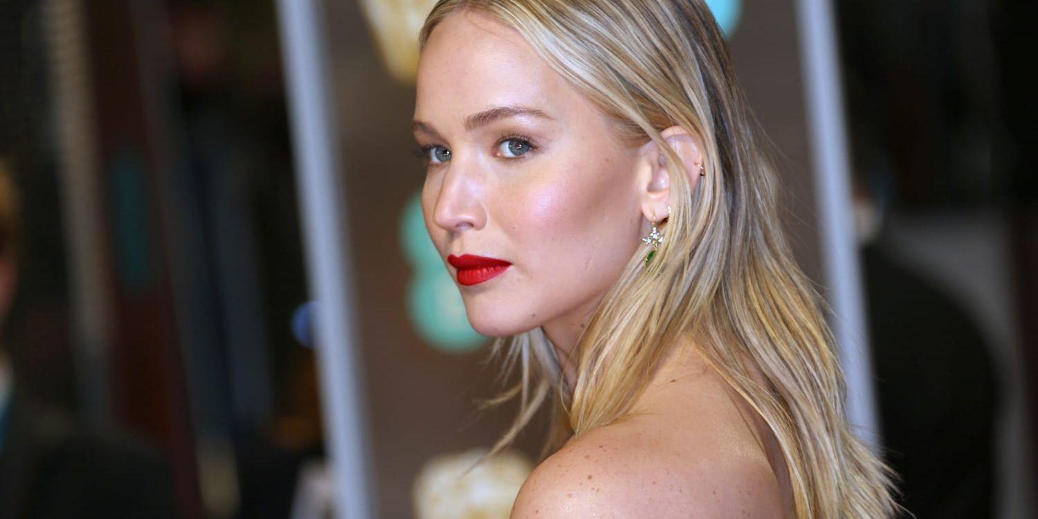 Jennifer Lawrence anländer till BAFTA 2018 Awards i London i söndags.