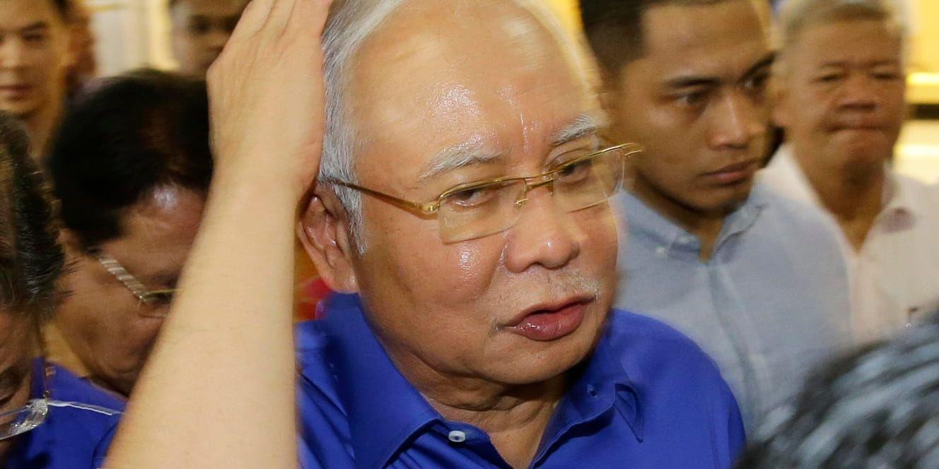 Malaysias tidigare premiärminister Najib Razak på väg mot en presskonferens i Kuala Lumpur i torsdags.