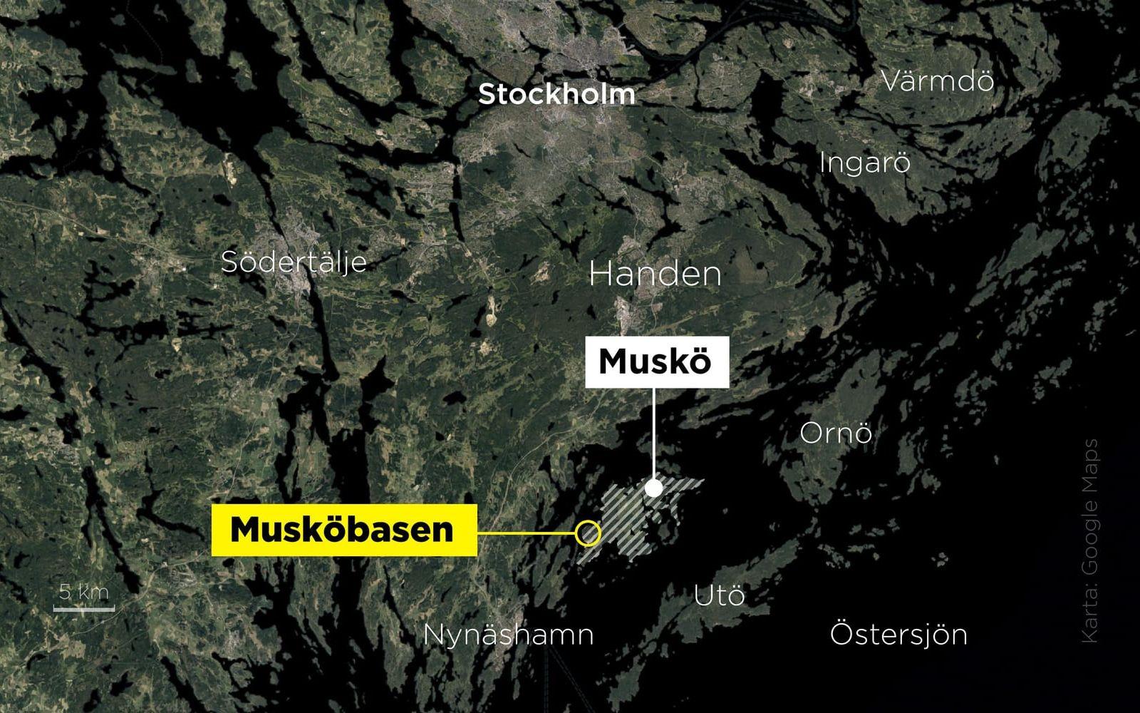 Räddningstjänsten har larmats om en brand på Musköbasen.