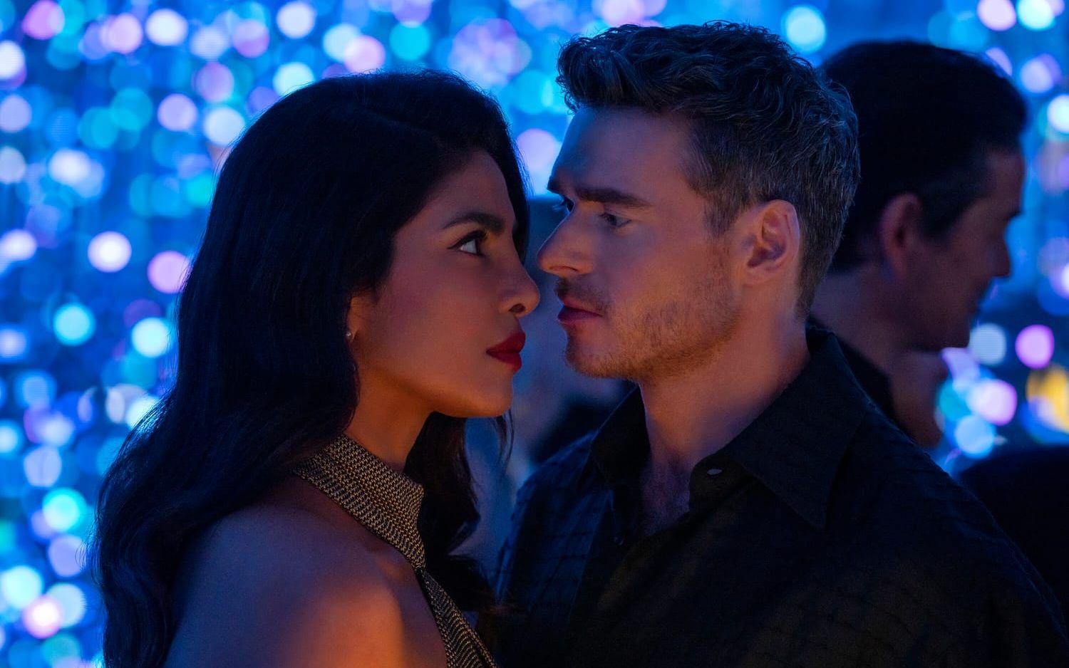 Nadia (Priyanka Chopra Jonas) och Mason (Richard Madden) måste jobba tätt ihop i "Citadel".  