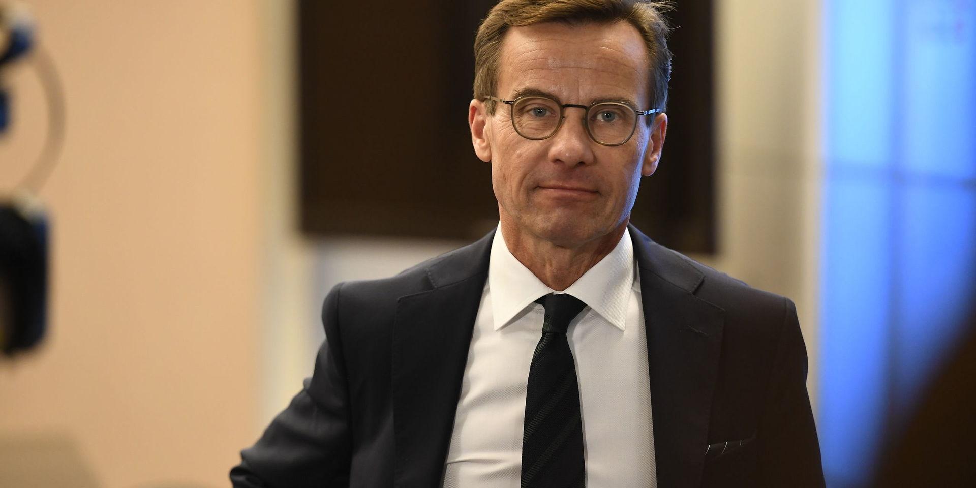 Moderatledaren Ulf Kristersson får uppdraget att som statsministerkandidat försöka bilda regering genom en omröstning i riksdagen.