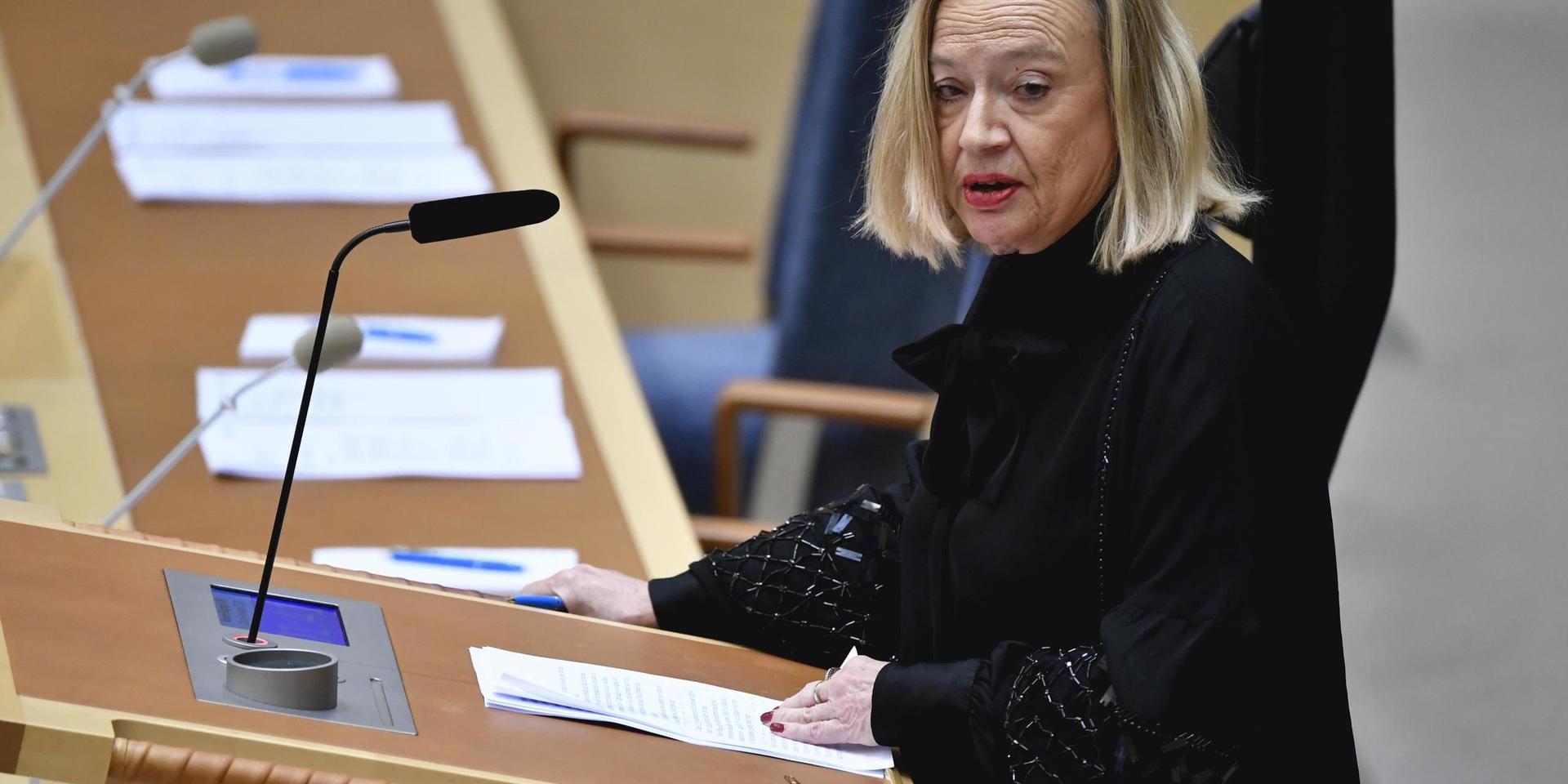Riksdagsledamoten Karin Rågsjö (V): Det här handlar om liv och död och då måste staten ha en väldigt bra information om vaccinet.