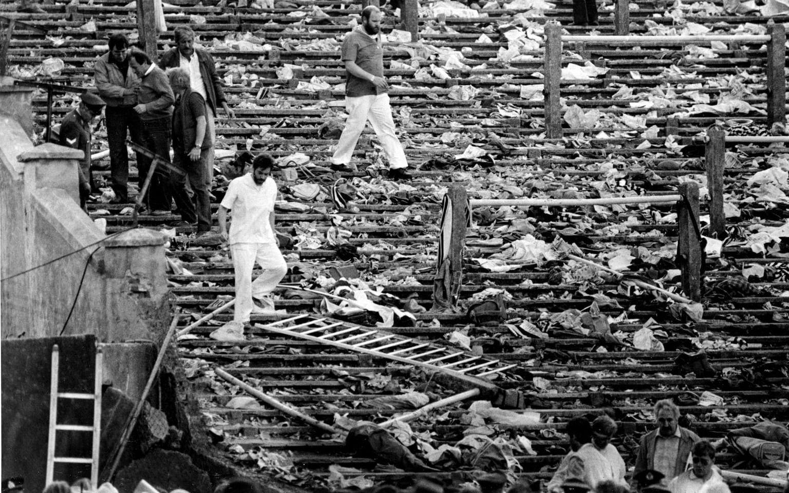 Det blev fullständigt kaos på läktaren och 39 människor miste livet, då de försökte fly och pressades mot en mur inne på arenan. En stor majoritet av de omkomna var italienare (33 stycken). Foto: TT