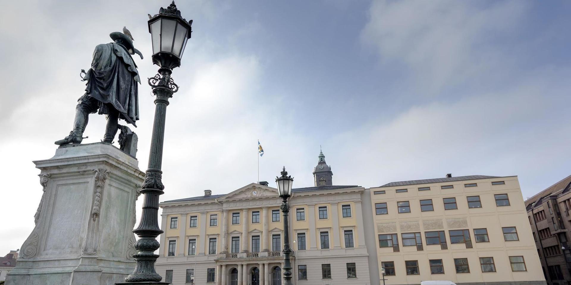 Göteborgs stad kritiseras för att strida mot diskrimineringslagen i hur de vill rekrytera personer till chefspositioner.
