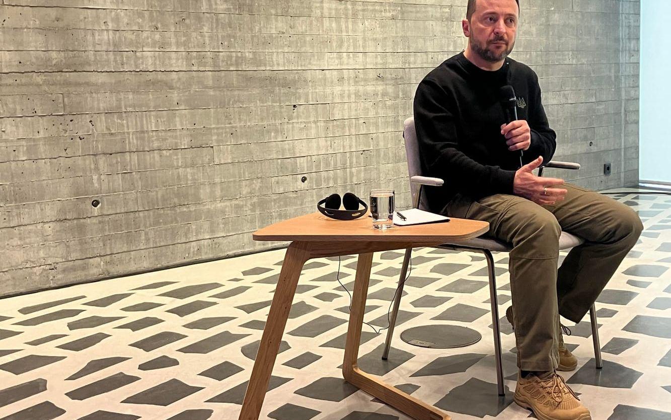 Ukrainas president Volodymyr Zelenskyj under en intervju med nordiska journalister i Reykjavik.