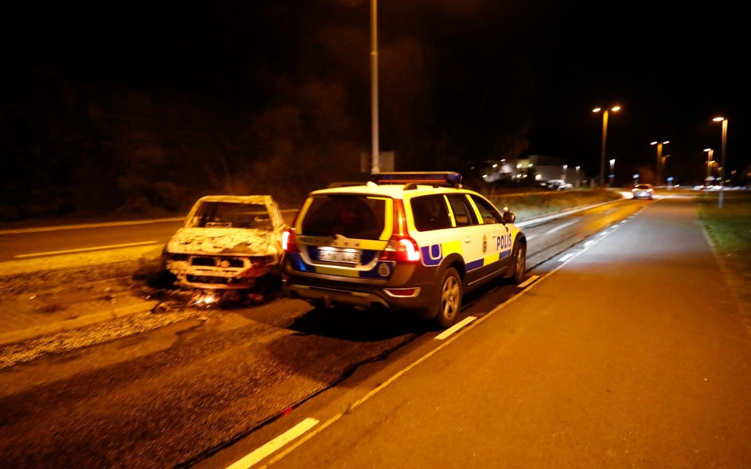 Utbrända bilar i Bergsjön i Göteborg. Bild: Anders Ylander