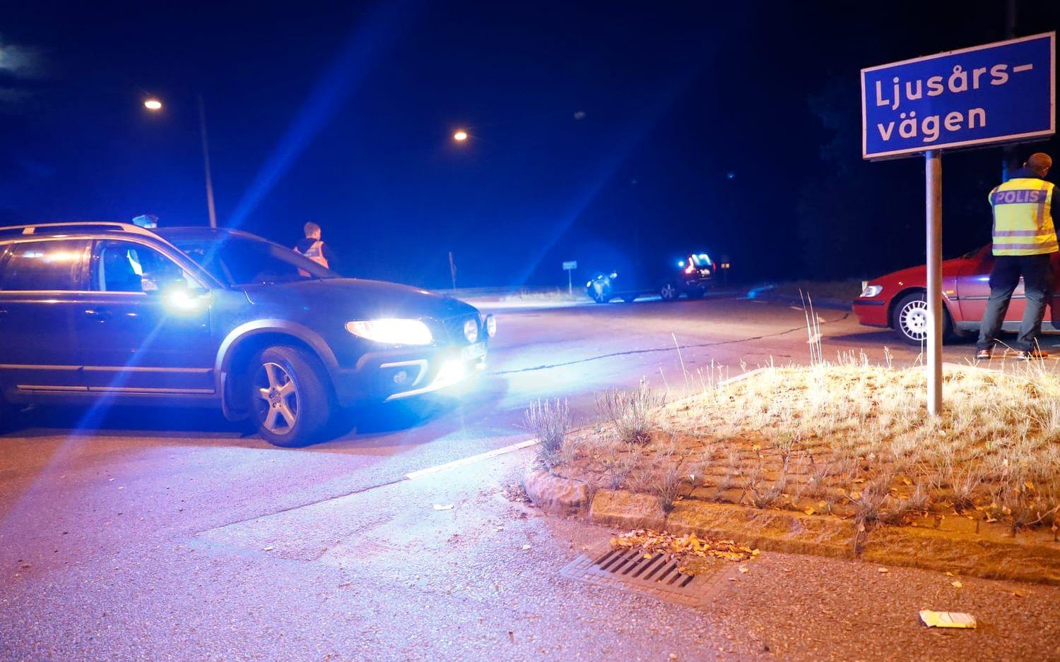 Fordonskontrollen av polisen sent i natt. Bild: Anders Ylander