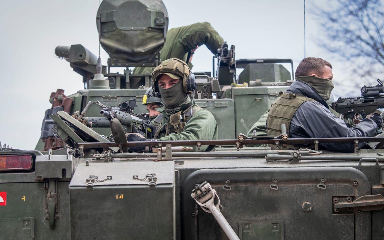 På en hemlig plats i Sverige har ukrainska soldater under våren utbildats inför motoffensiven.