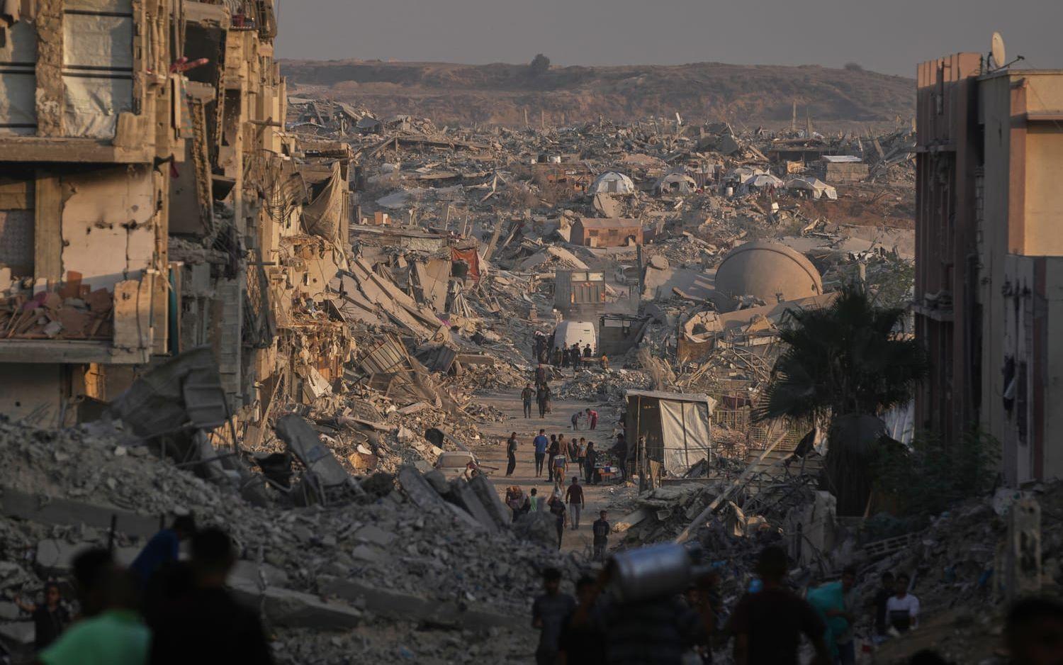 Enligt EU och FN kommer det att krävas drygt 70 miljarder dollar för att återuppbygga Gaza. Bilden är tagen i Gaza stad i oktober i fjol.