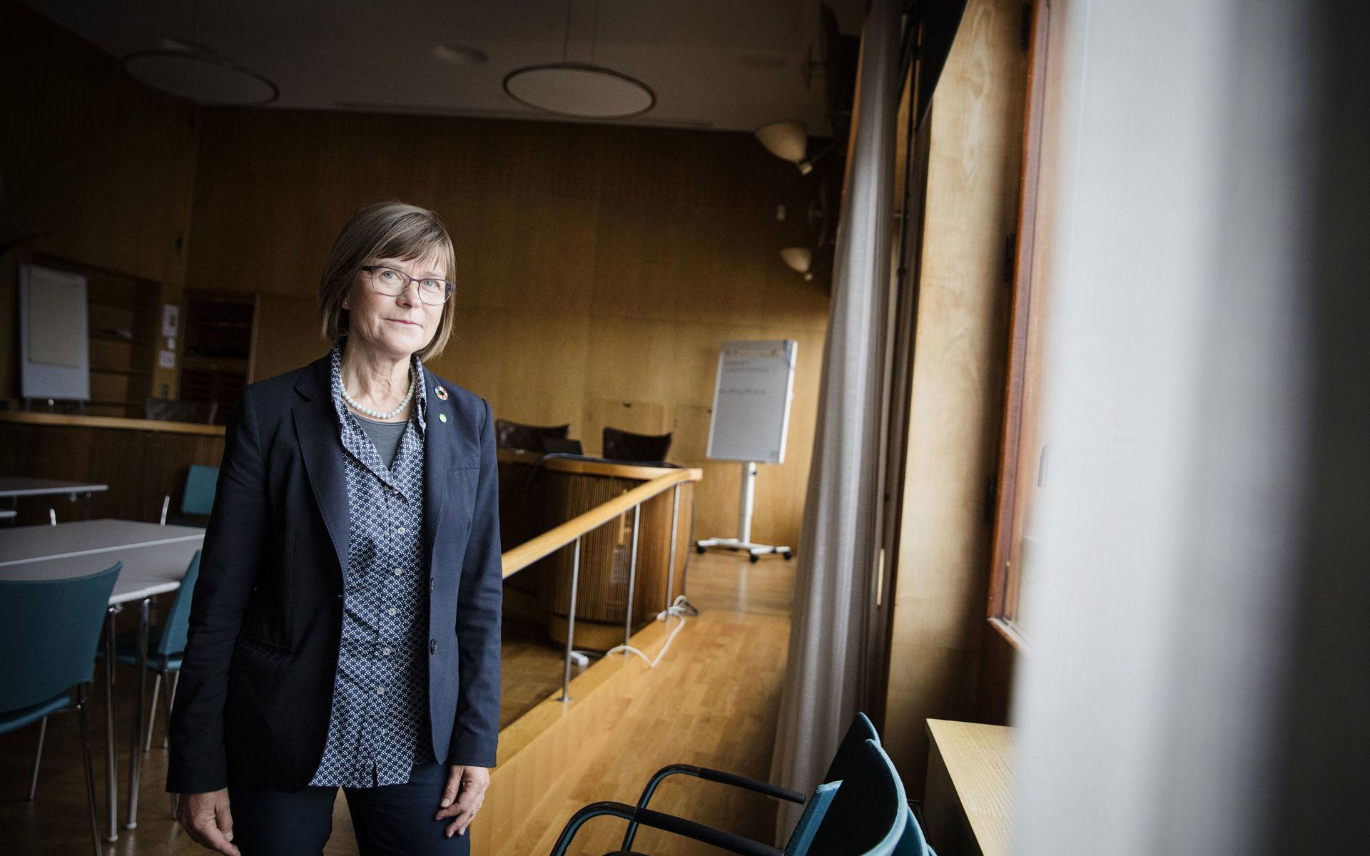 Karin Pleijel (MP) är mer optimistisk och menar att det är viktigt att staden strävar efter att nå målen. 