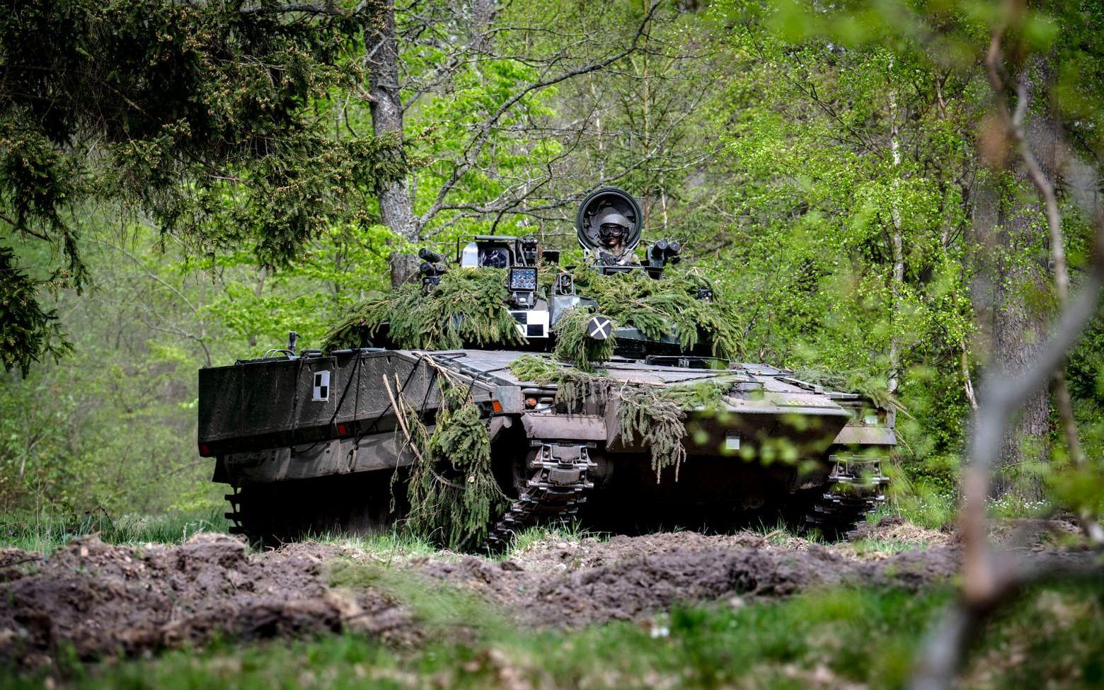 Stridsfordon 90. Ett av fordonen Sverige nu utlovar till Ukraina. Och i Europa ökar nu trycket på Tyskland att skicka stridsvagnar till landet. Flera tabun försvinner nu och riskerar att dra in Nato i kriget, skriver GP:s Jan Höglund.