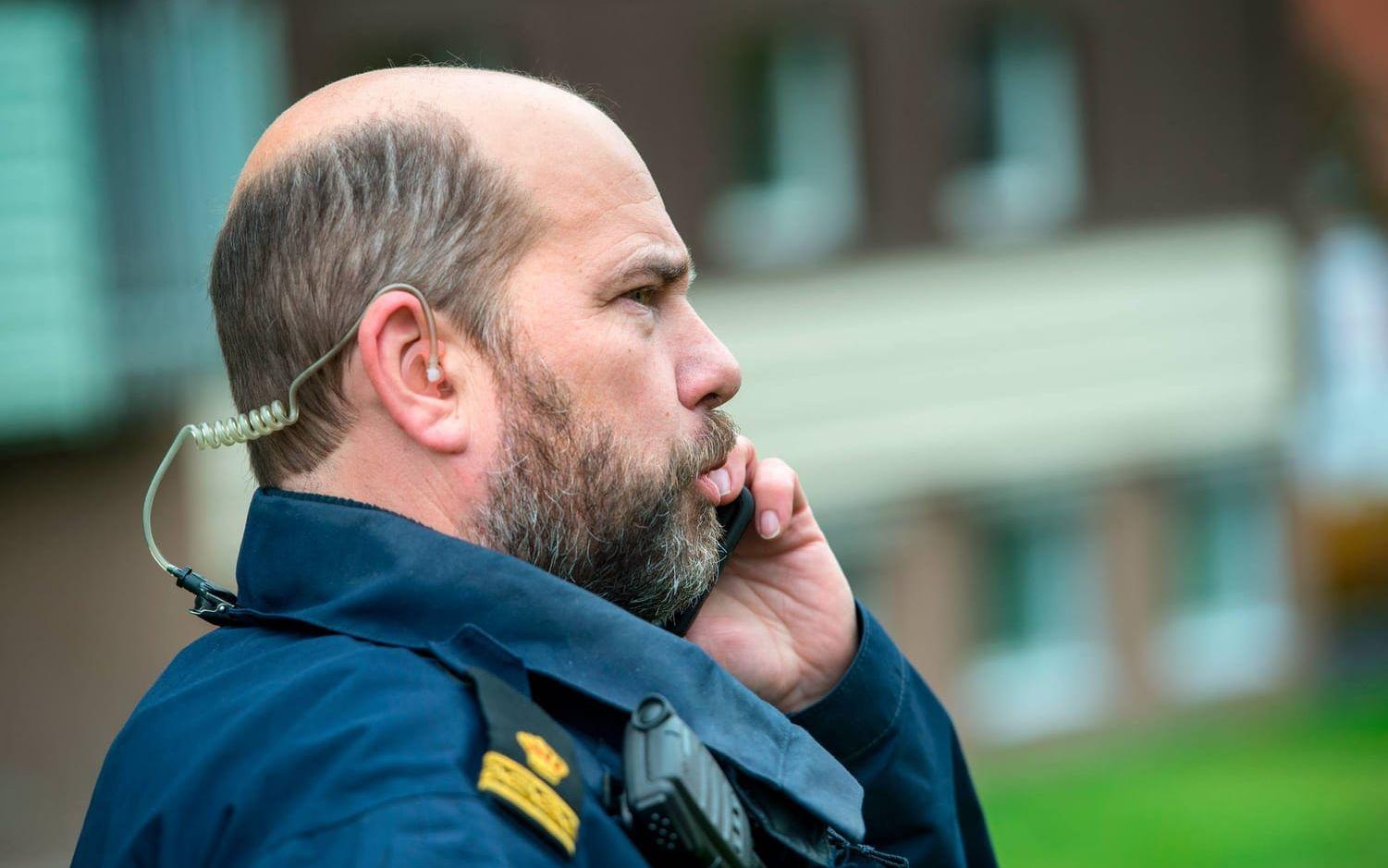 Magnus Svensson polis på plats.Bild: Stefan Bennhage