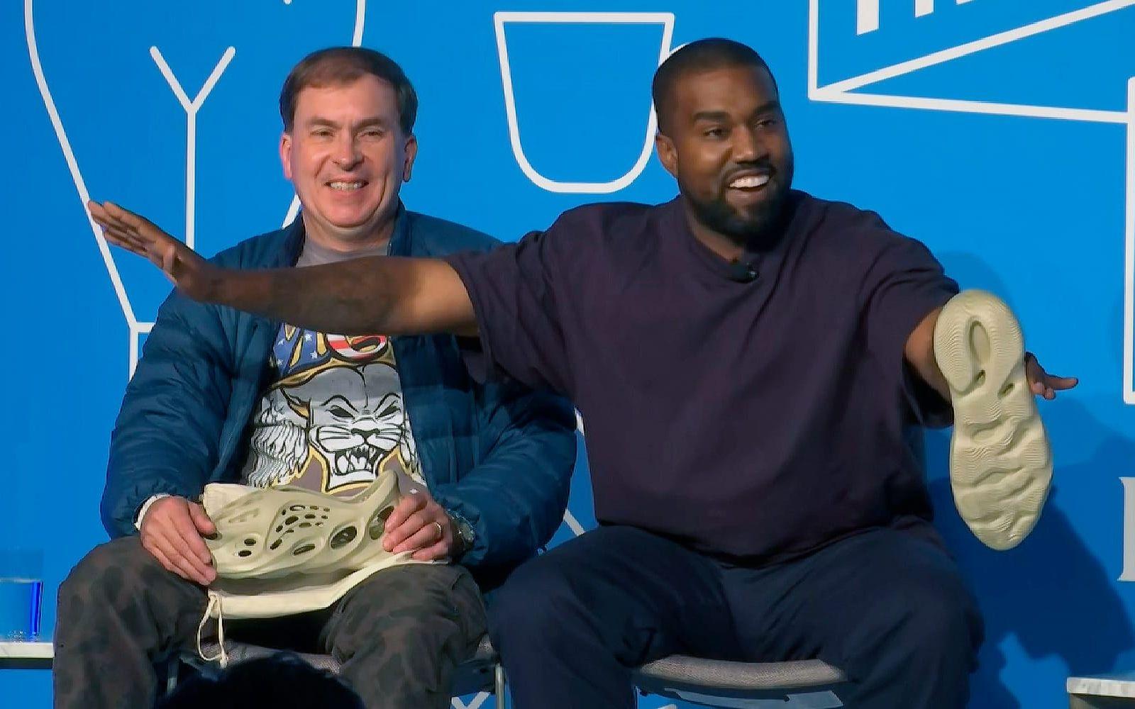 Kanye West tillsammans med huvuddesignern på Yeezy, Steven Smith, 2019. Enligt ett öppet brev från tidigare anställda på Yeezy ska West ha betett sig aggressivt och manipulativt med Adidas goda minne.