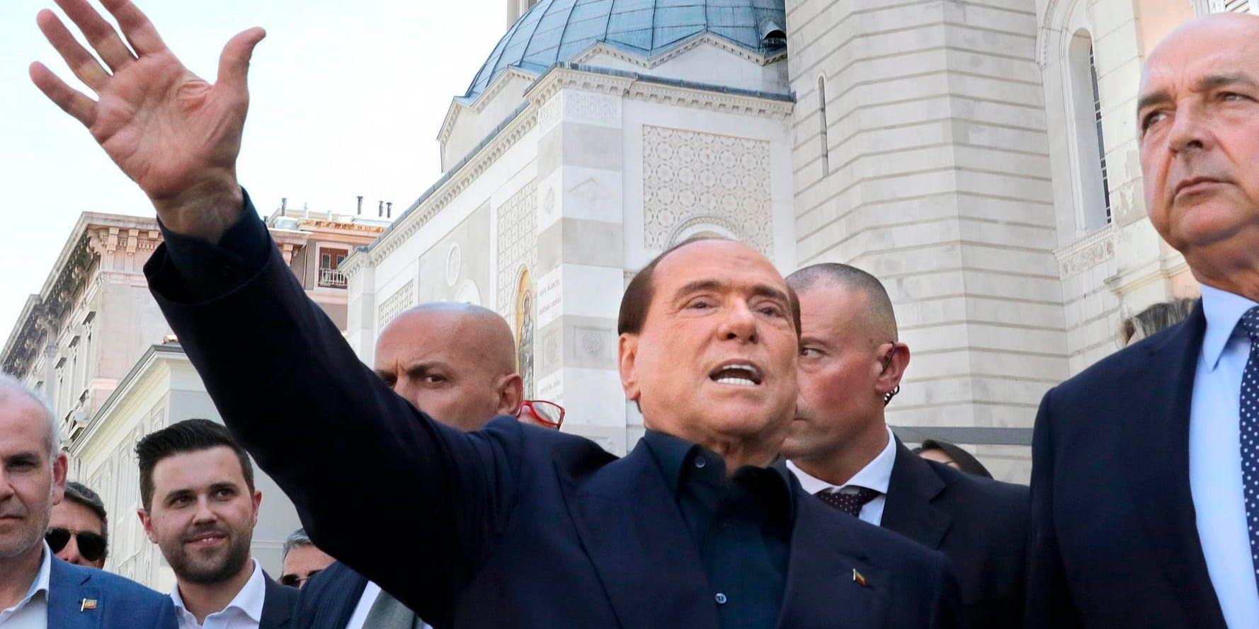 Silvio Berlusconi får möjlighet att sitta på offentliga maktpositioner igen. Arkivbild från 27 april.