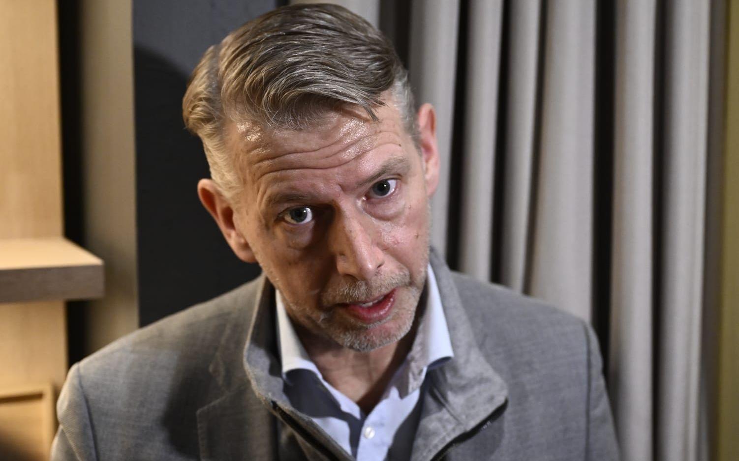 Peter Carlsson, tidigare vd för batteriföretaget Northvolt, i samband med konkursbeskedet i mars 2025. Nu har han släppt en bok om tiden.