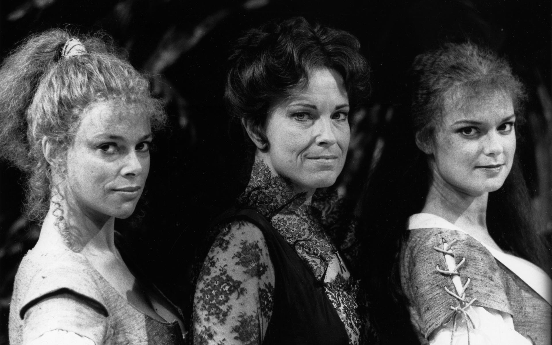 Skådespelerskorna Lil Terselius, Gunnel Lindblom och Marie Richardson i samband med teaterpjäsen &quot;Don Juan&quot; på Dramaten i Stockholm 1985.