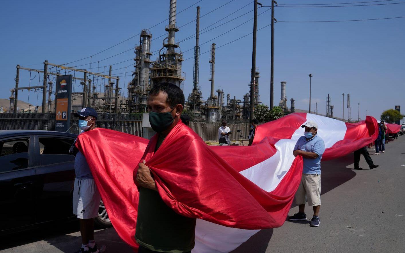 Oljespillet har lett till demonstrationer bland boenden i området. 