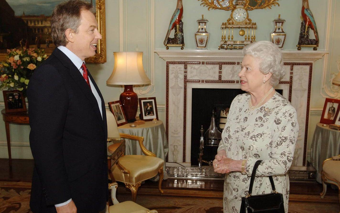Drottningen tar emot Tony Blair 6 maj 2005 efter hans historiska vinst i valet, där han blev premiärminister för en tredje gång.