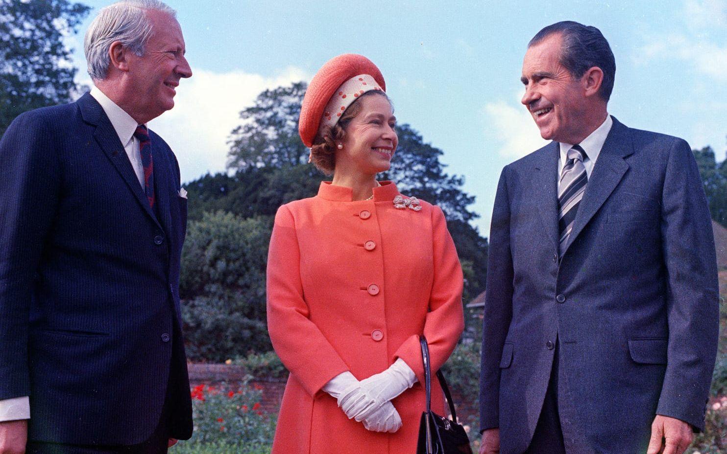 1970 träffar USA:s president Richard Nixon drottningen och nästa premiärminister Edward Heath vid Chequers, premiärministerns rekreationsbostad i Buckinghamshire.