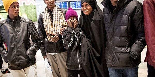 Nuur, Ahmed, Fuaad, Wariz, Anwar och Mubashir Abdi är återförenade efter tre år på olika kontinenter.