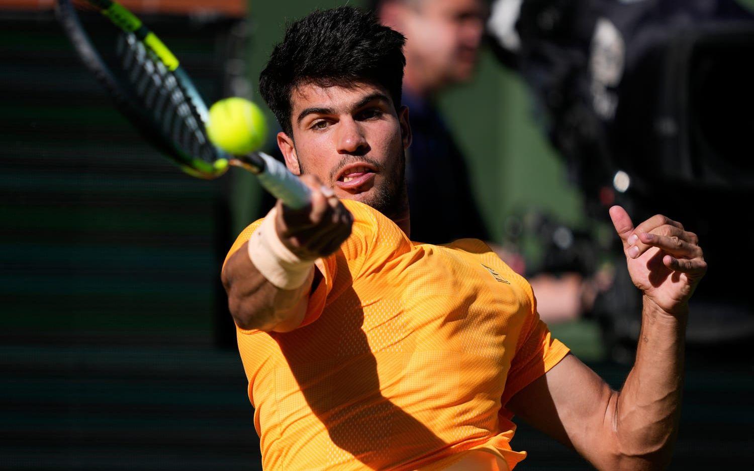 Carlos Alcaraz missar Franska mästerskapen i tennis, grand slam-turneringen som han vunnit två år i rad. Arkivbild.