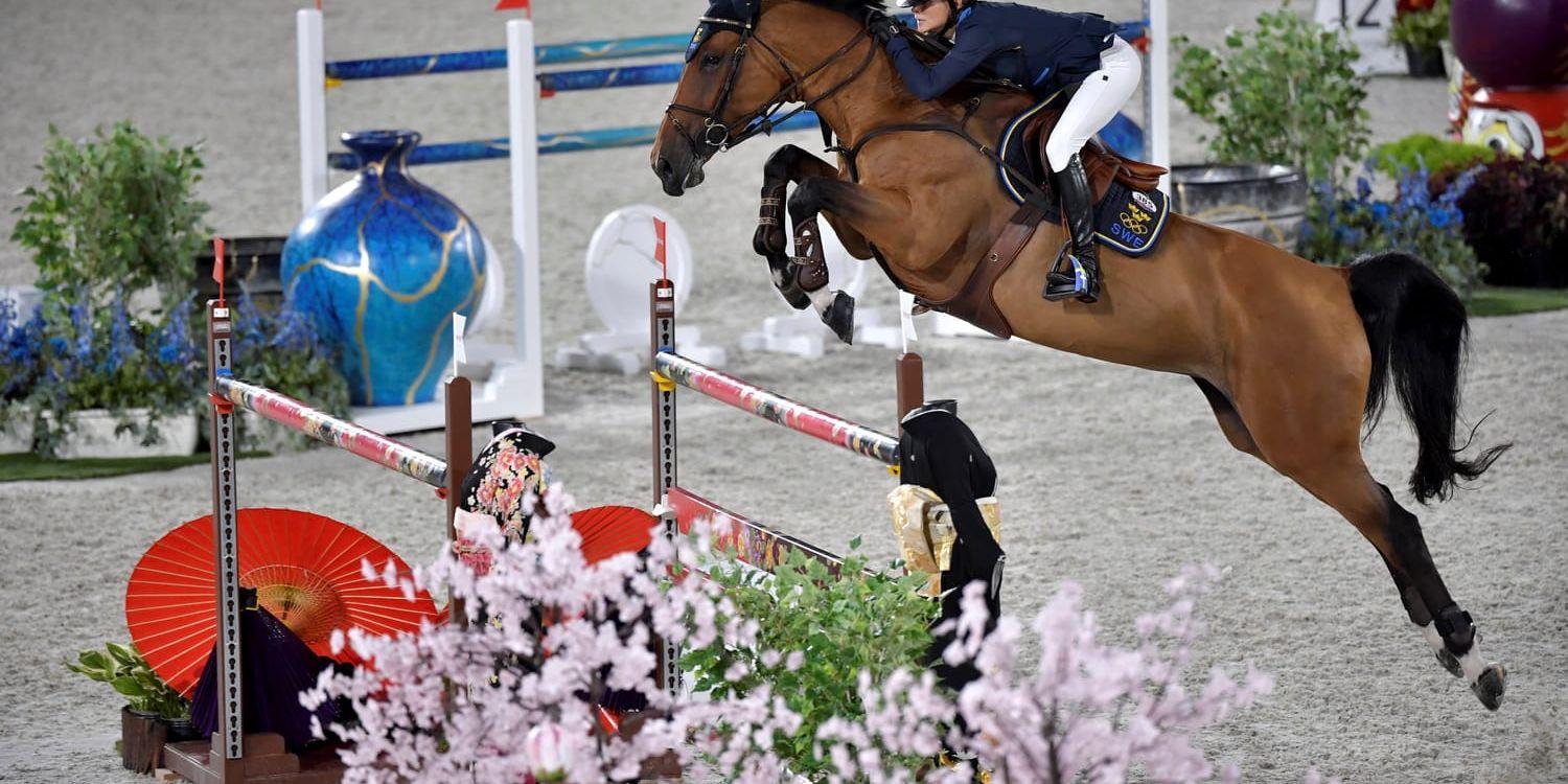 Malin Baryard Johnsson med sin häst Indiana under OS i Tokyo. 
