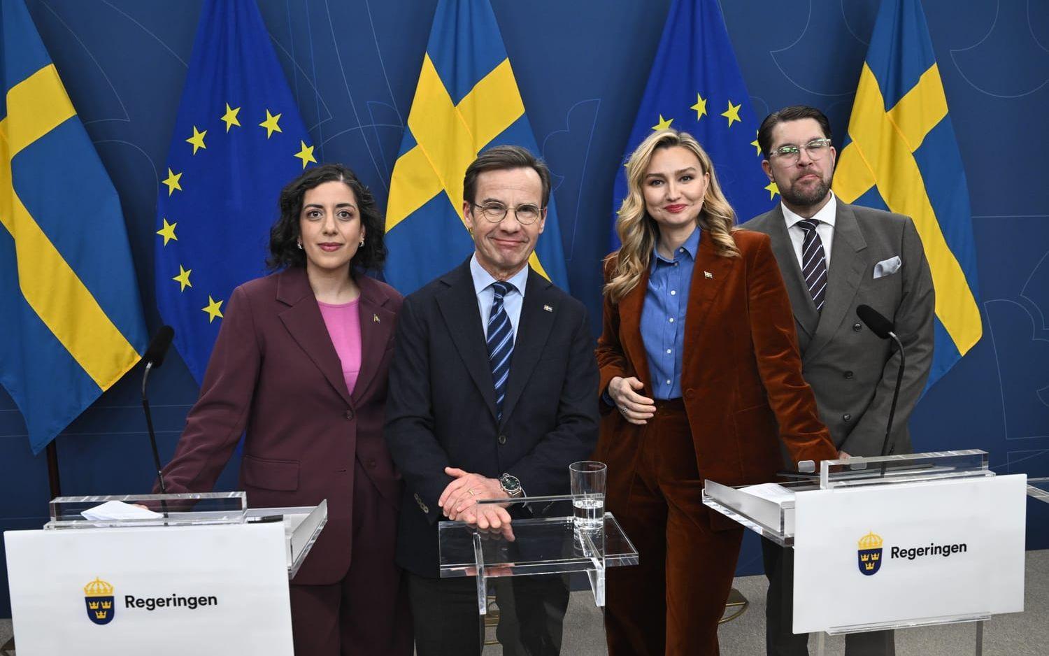 Partiledarna Simona Mohamsson (L), Ulf Kristersson (M), Ebba Busch (KD) och Jimmie Åkesson (SD) vid en pressträff i mars. 