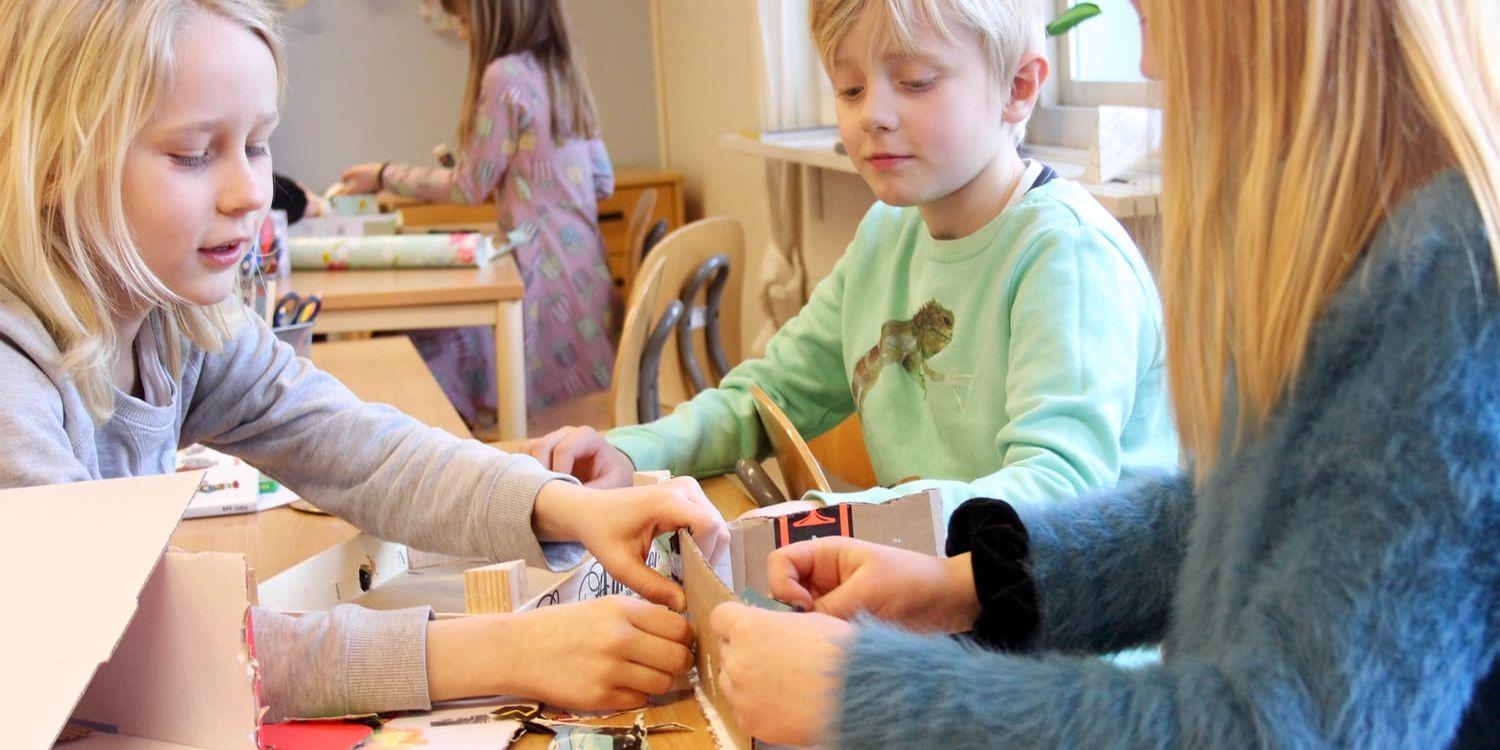 Calle Sandberg, Linus Karnstedt och Klara Johansson skapar ett kulspel tillsammans. Signe Frisell är också en del av gruppen. Bild: Adam Andersson