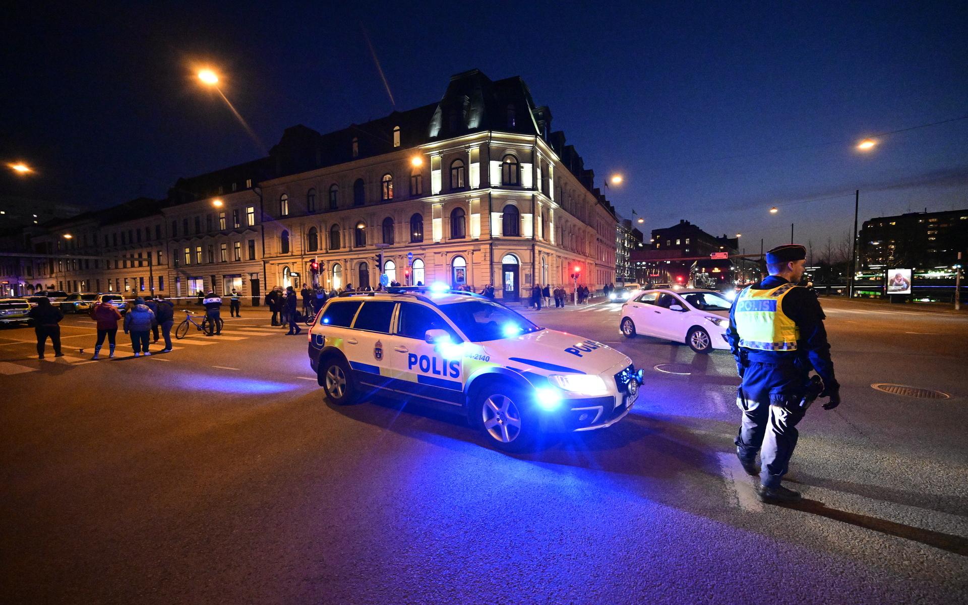 Polisen inledde en stor insats på måndagen efter ett misstänkt grovt brott på en skola i Malmö.