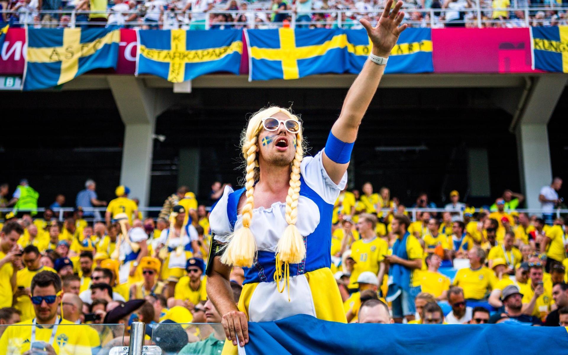 Svenska fans firade Sveriges seger mot Sydkorea i VM 2018. Nu är supportrarna på väg tillbaka till läktarna.