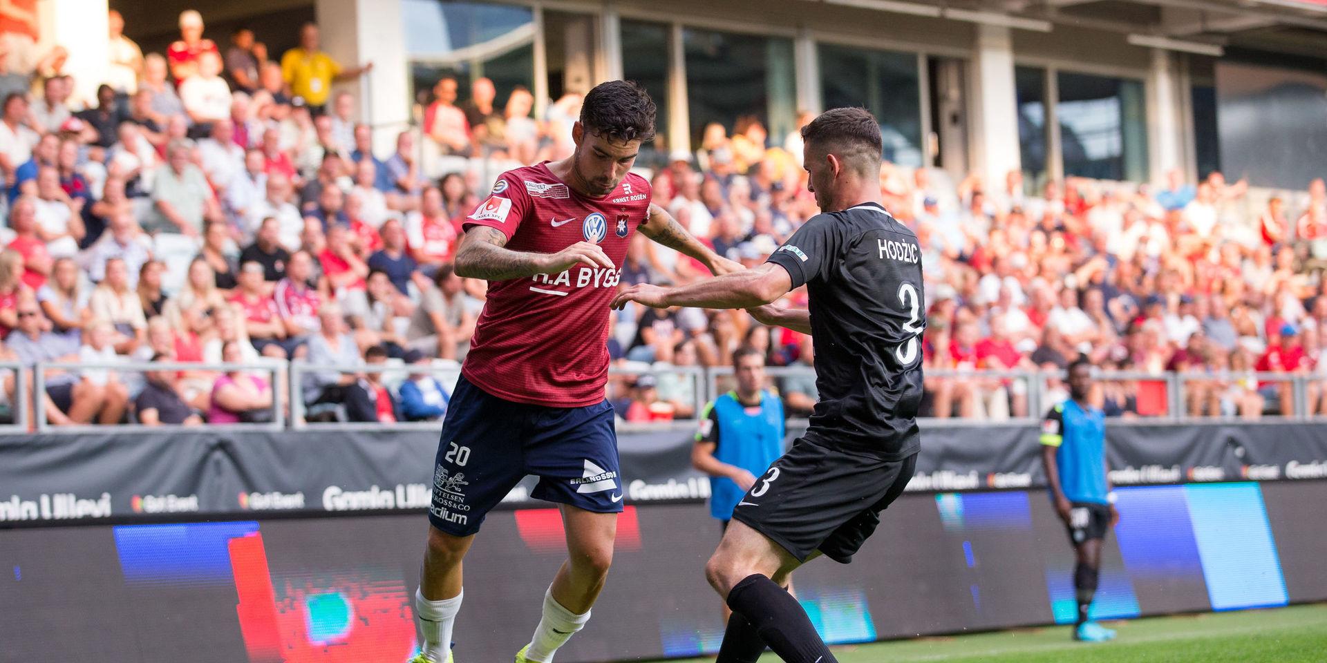 Örgrytes Diego Montiel mot AFC Eskilstunas Kadir Hodzic under fjolårets upplevelsematch.