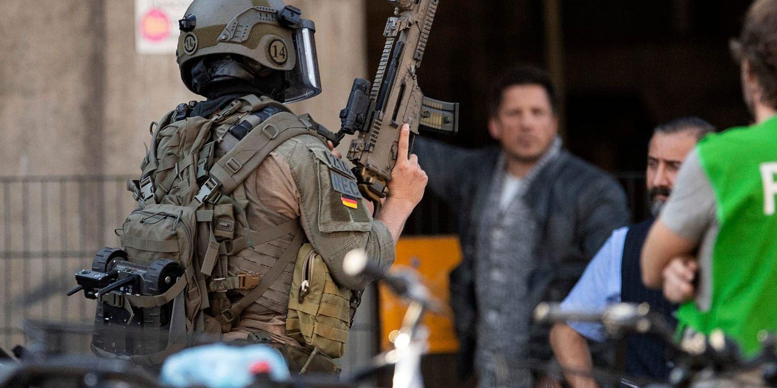 Tyska specialpoliser deltog i insatsen i Köln.