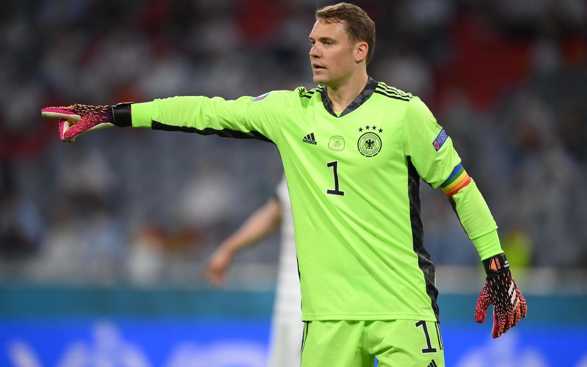 Tidigare under mästerskapet granskade Uefa Tyskland som hade en regnbågsfärgad kaptensbindel. 