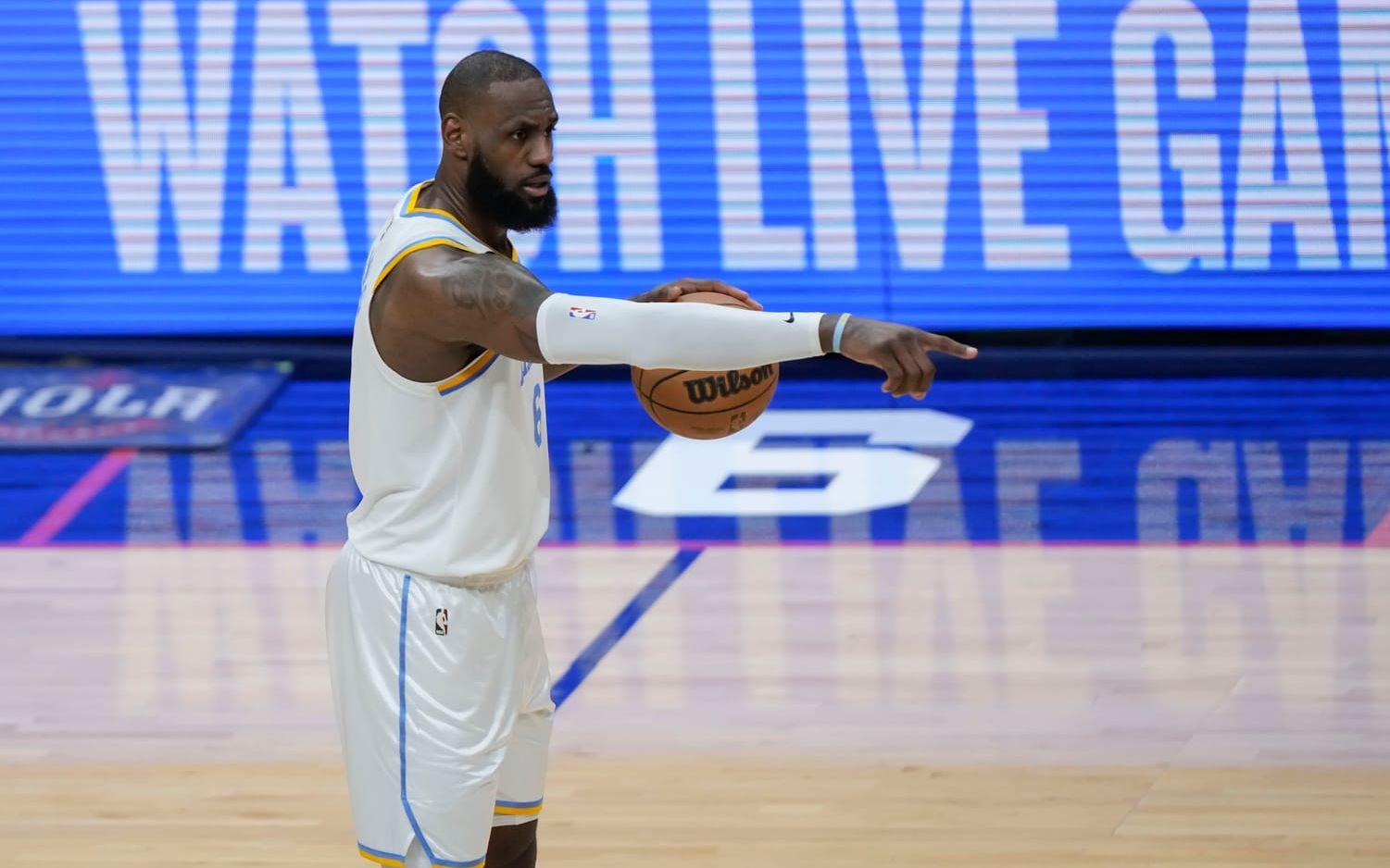 LeBron James i samband med nattens match mot New Orleans. Hemmalaget New Orleans vann mot James och Lakers med 136–121.