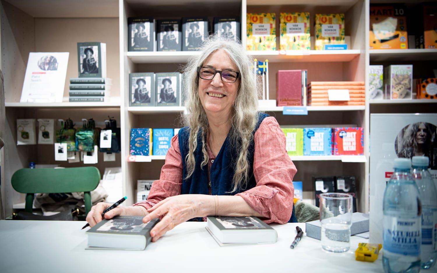 Patti Smith kom till Akademibokhandeln i Nordstan för att signera sin senaste bok ”A book of days”.