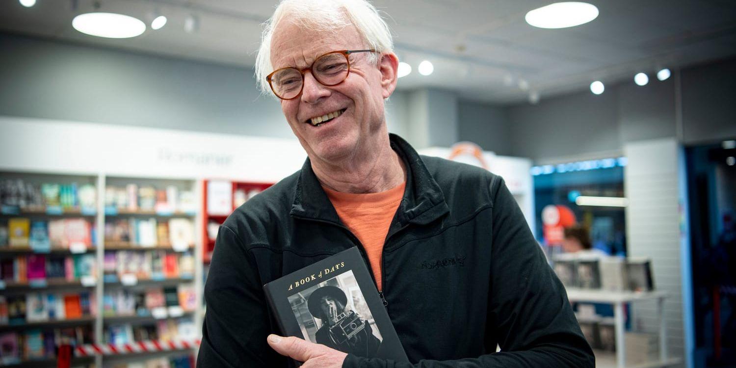 Patti Smith kom till Akademibokhandeln i Nordstan för att signera sin senaste bok ”A book of days”. Magnus Niklasson köpte den signerade boken som överraskning till sin dotter.