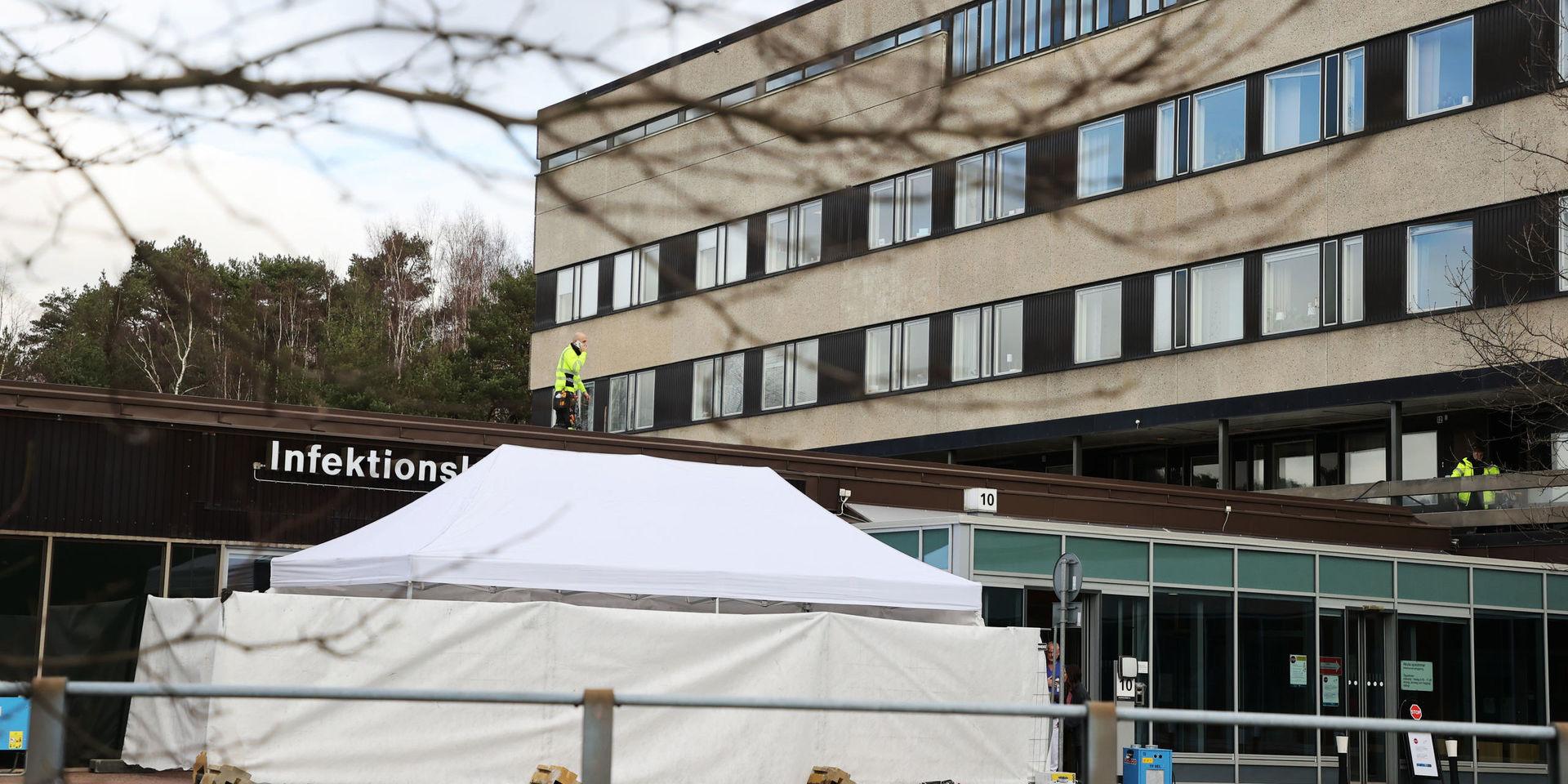 Sahlgrenskas provtagningstält utanför infektionskliniken på Östra sjukhuset i Göteborg. Tältet sattes upp fredagen 28 februari. Arkivbild.