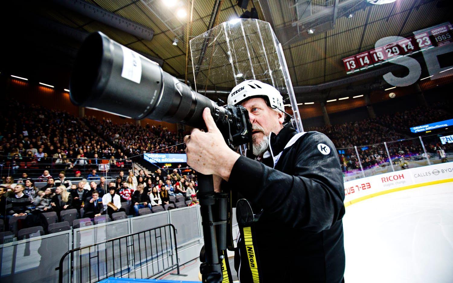 En vanlig vecka fotar han minst fyra sporthändelser i Göteborg. Bild: Tomas Ohlsson